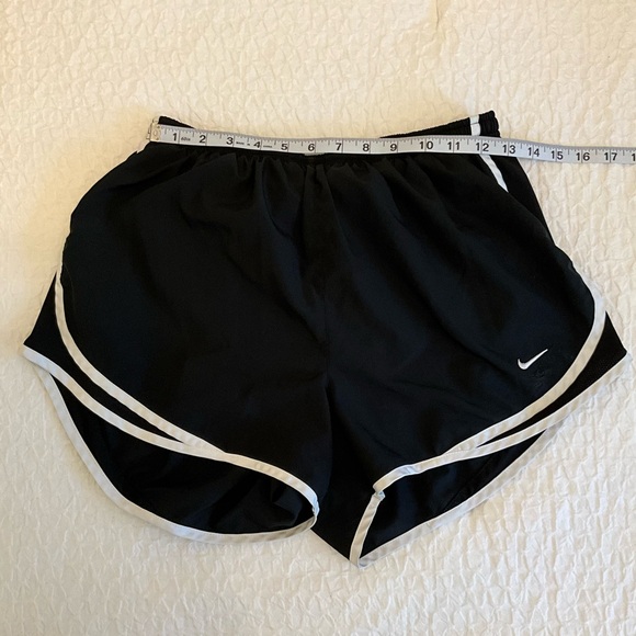 Nike Dri-Fit shorts (Large) - Picture 2 of 9